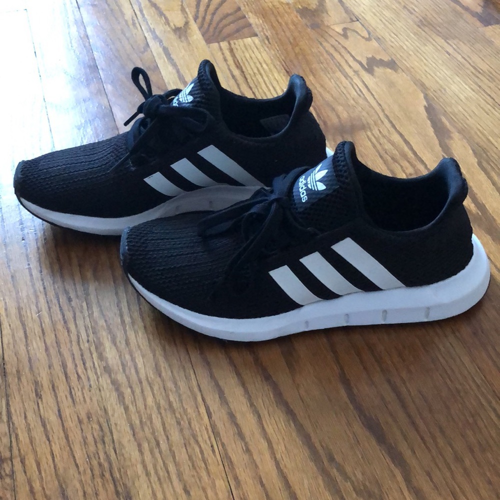 Women’s adidas swift run size 5